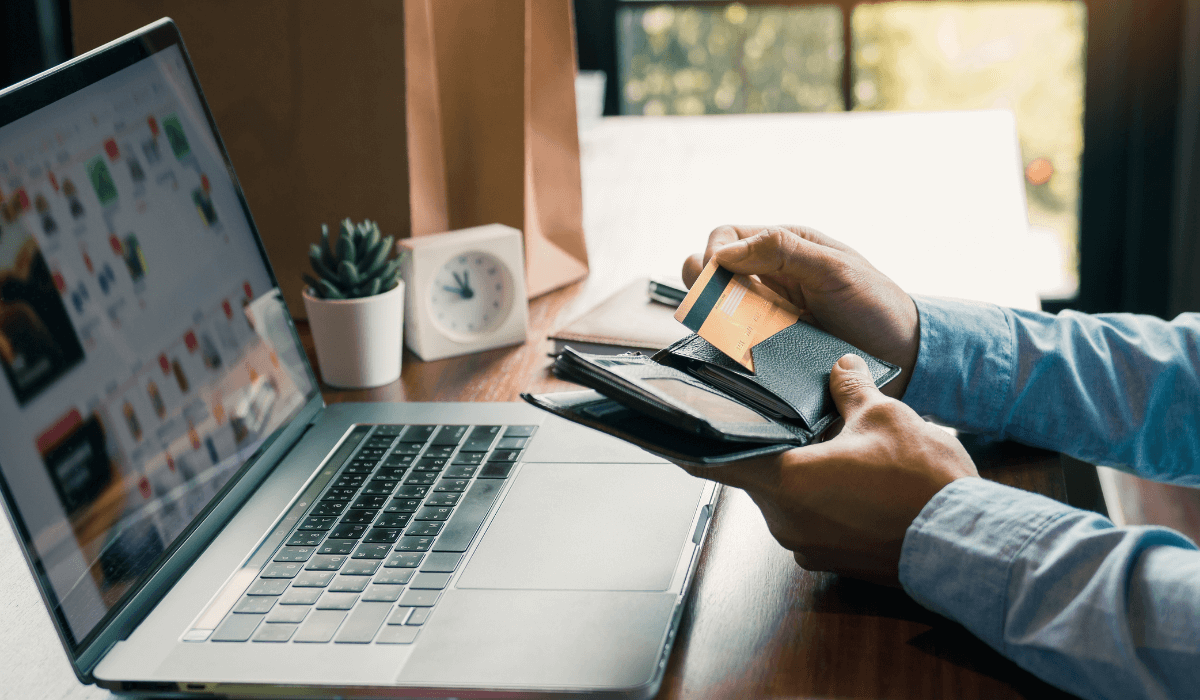 Ways to Use a Reloadable Prepaid Card Check City