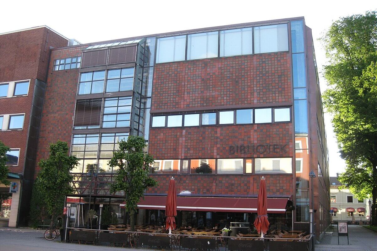 Kristiansand folkebibliotek - Priser og åpningstider | BarnasNorge.no