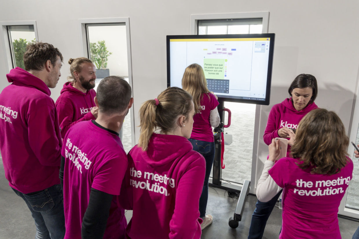 Brainstorming session with the MeetingBoard of Klaxoon