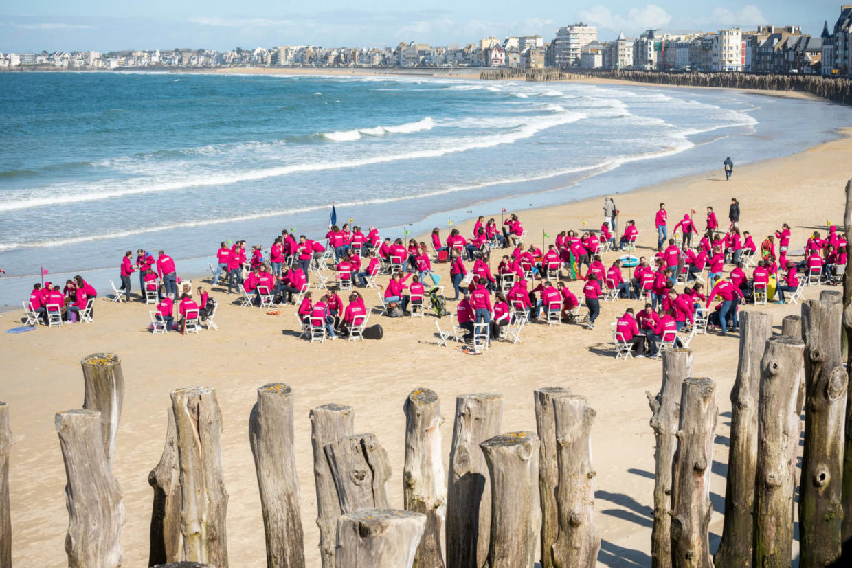 Klaxoon Team spirit on the beach