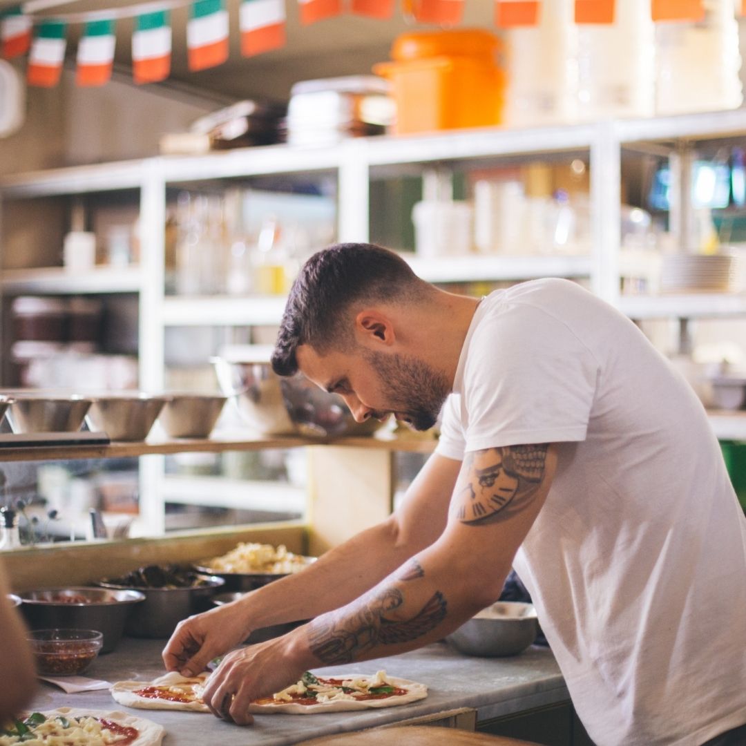 picture of pizzaiolo making pizza