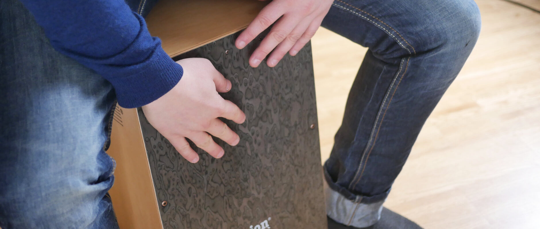 Cajon lernen in der Musikschule südlich von Ingolstadt