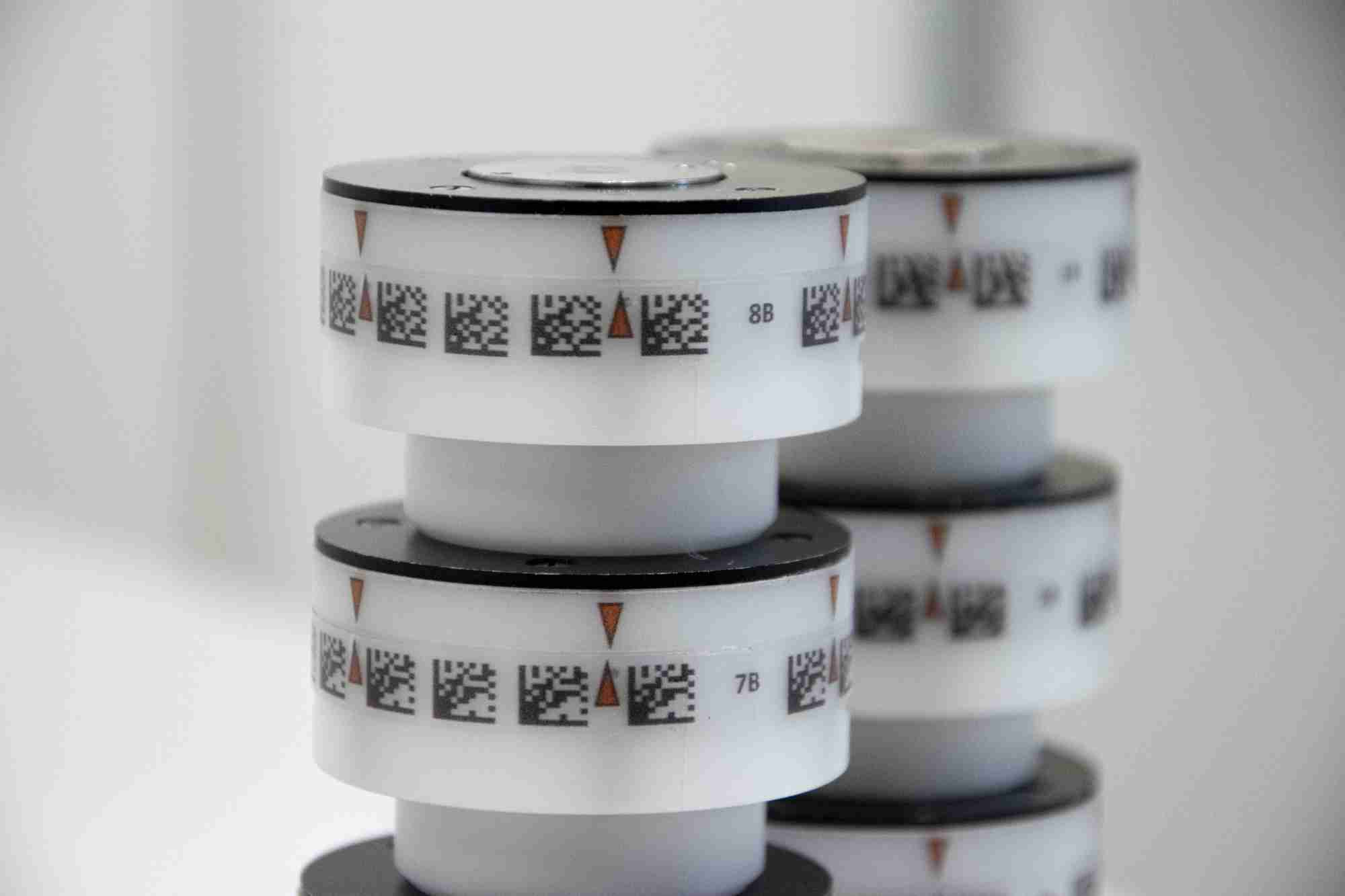 Set of 16 complete caps: A + B, C + D, E + F