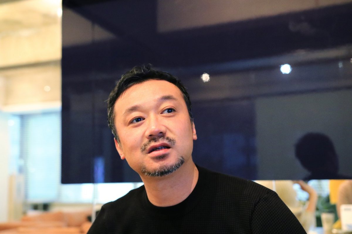 真剣に話す金木