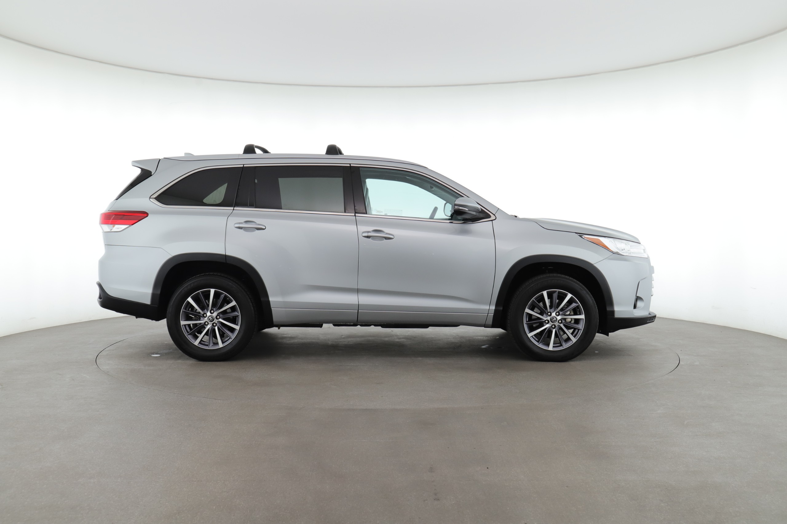 Toyota Highlander vs. Toyota 4Runner: Pros, Cons & Which One is Better for You