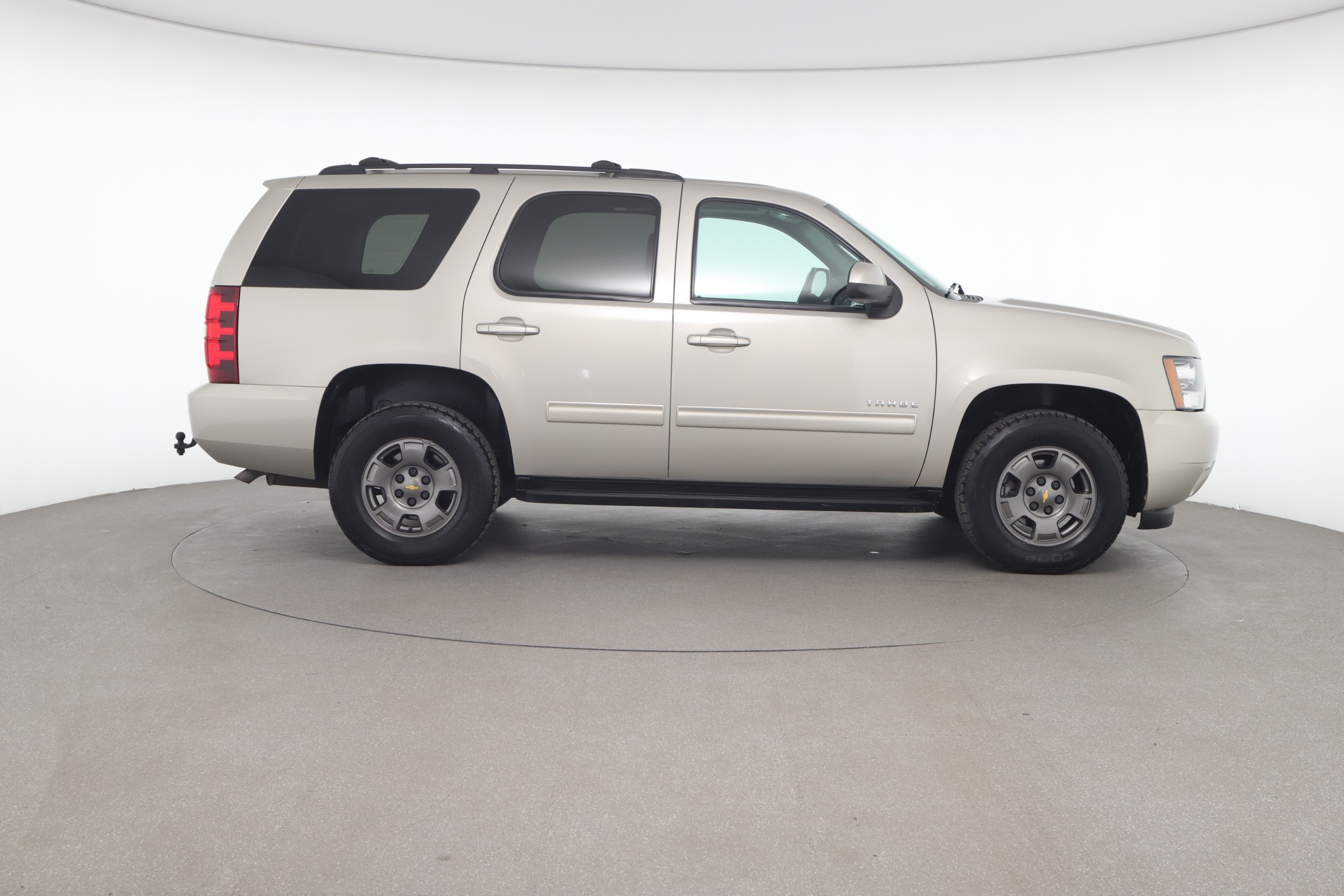 An Honest Comparison Between a Ford Expedition and a Chevy Tahoe: All Specs Included