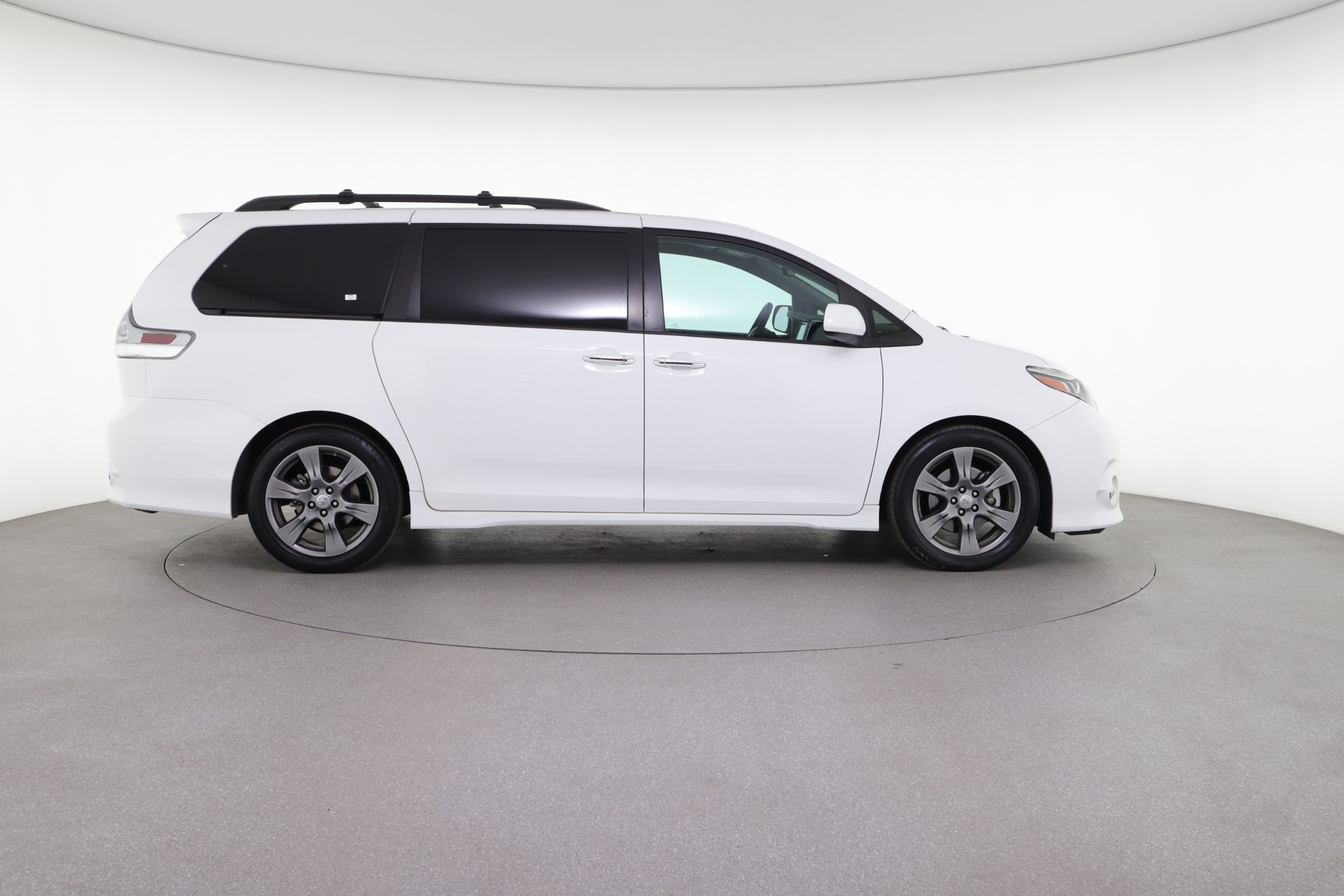 2017 Toyota Sienna SE Premium (from $32,950)