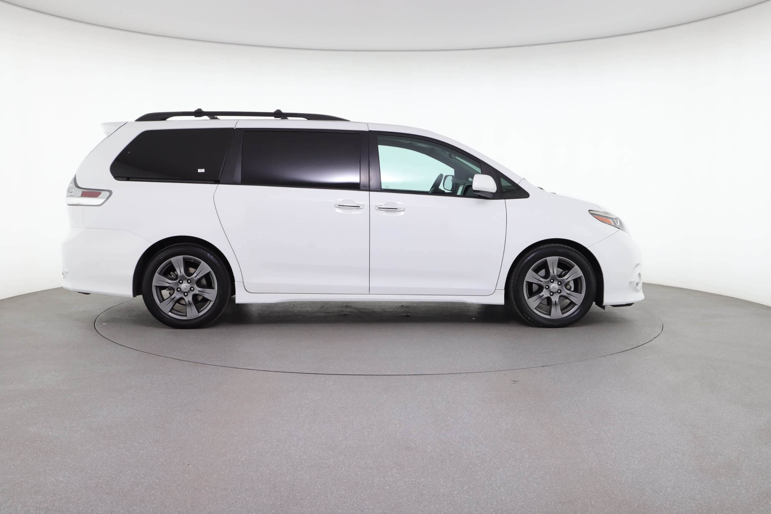 2017 Toyota Sienna SE Premium (from $32,950)
