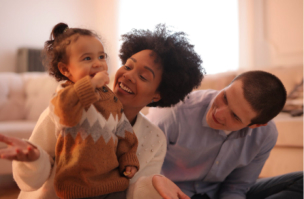 photo d'une famille avec son enfant