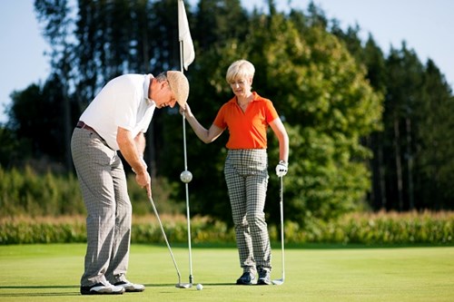 mature-couple-playing-golf