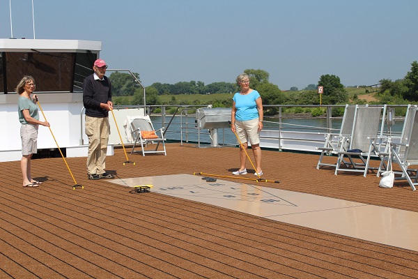 Amadeus Queen Shuffle Board