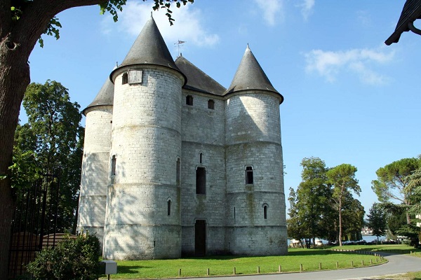 Le Chateau Tourelles