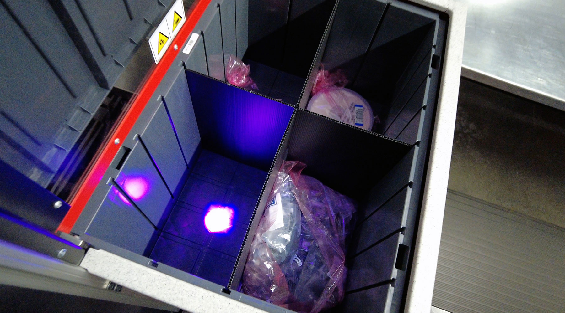 An AutoStore Bin with dividers inside a ConveyorPort