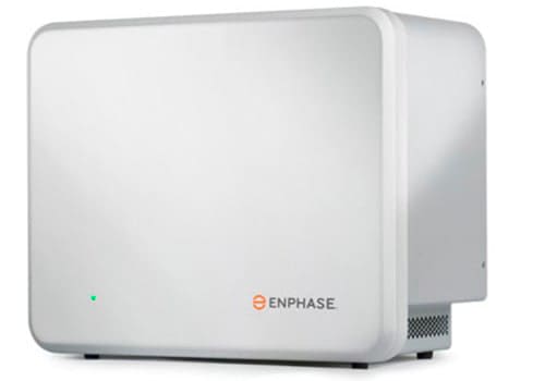 Utiliser vos panneaux solaires en autoconsommation avec une batterie possède des avantages.