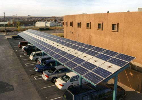 Un carport solaire est un excellent moyen de produire de l'énergie solaire