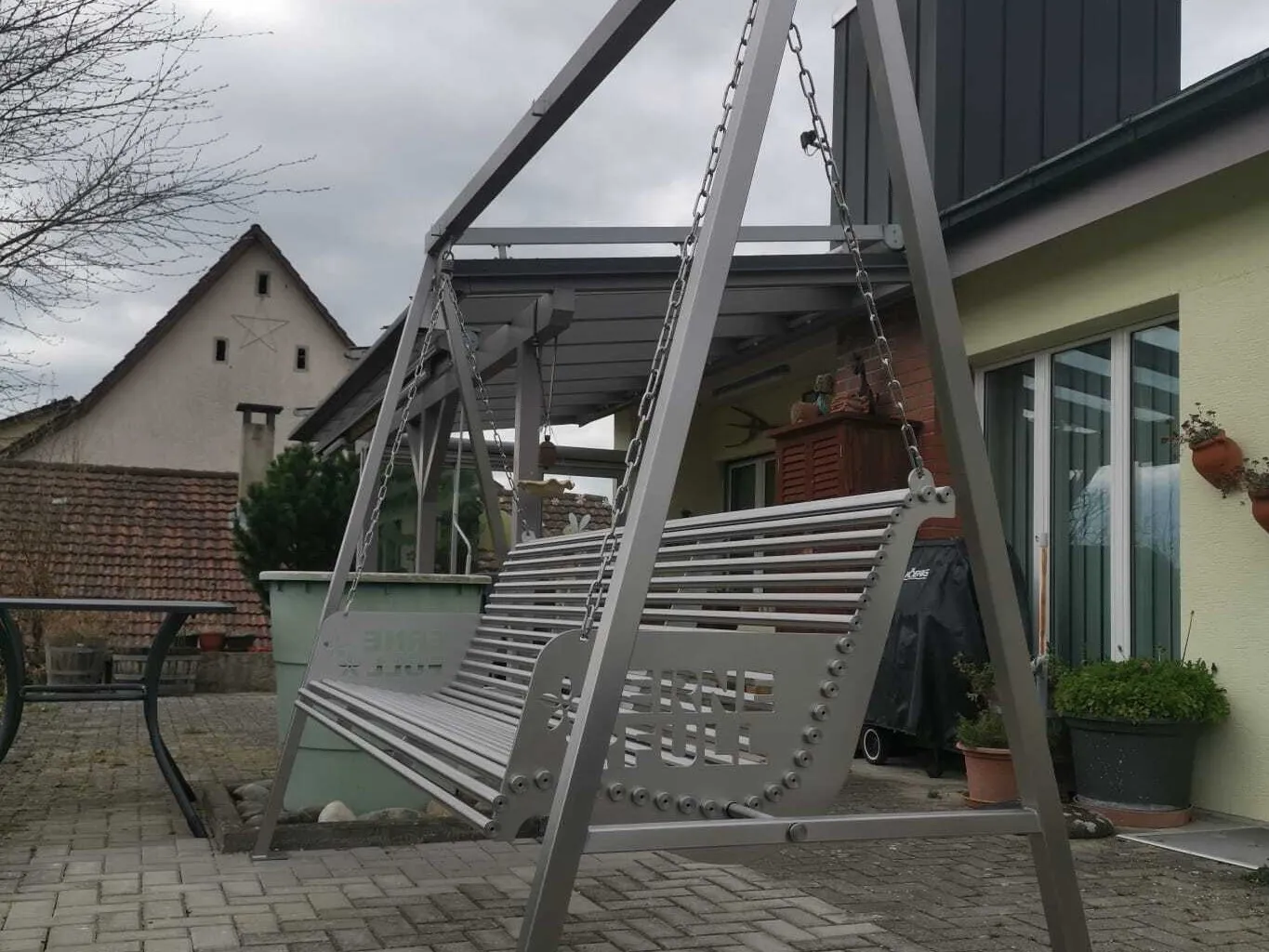 mse ag parkbaenke aus aluminium robust stabil konstruktion langlebig