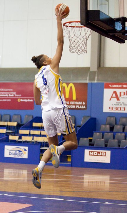 Liz Cambage dunking at training