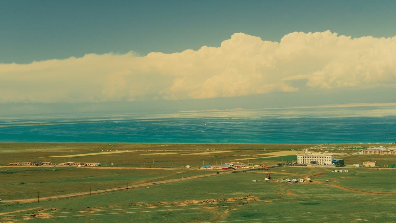 Pros and Cons of Buying Land in