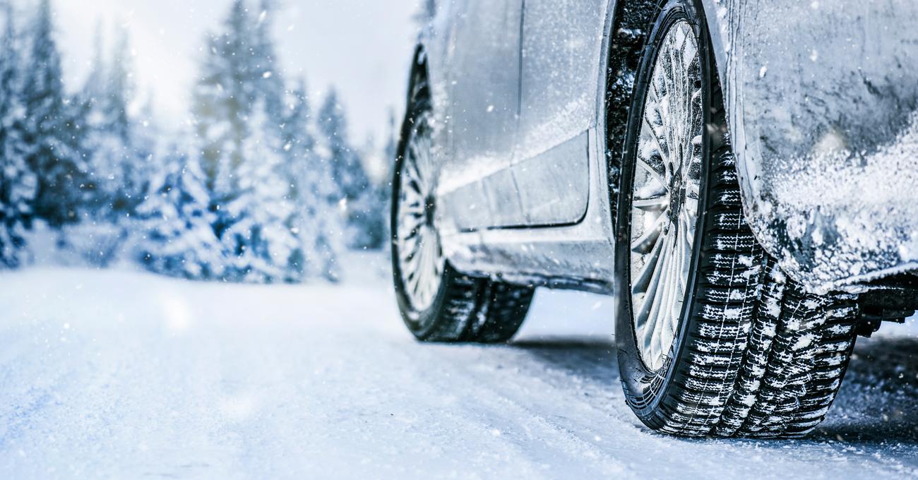 Can You Drive In Snow Without Snow Tires? CarShtuff