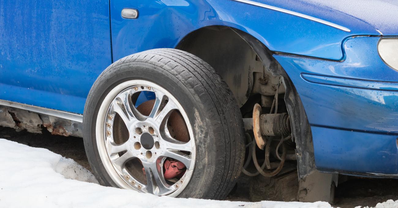What To Do If Your Tire Falls Off While Driving? CarShtuff