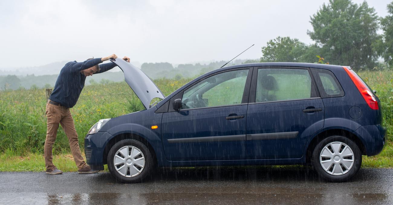Is It Safe To JumpStart A Car In The Rain? CarShtuff