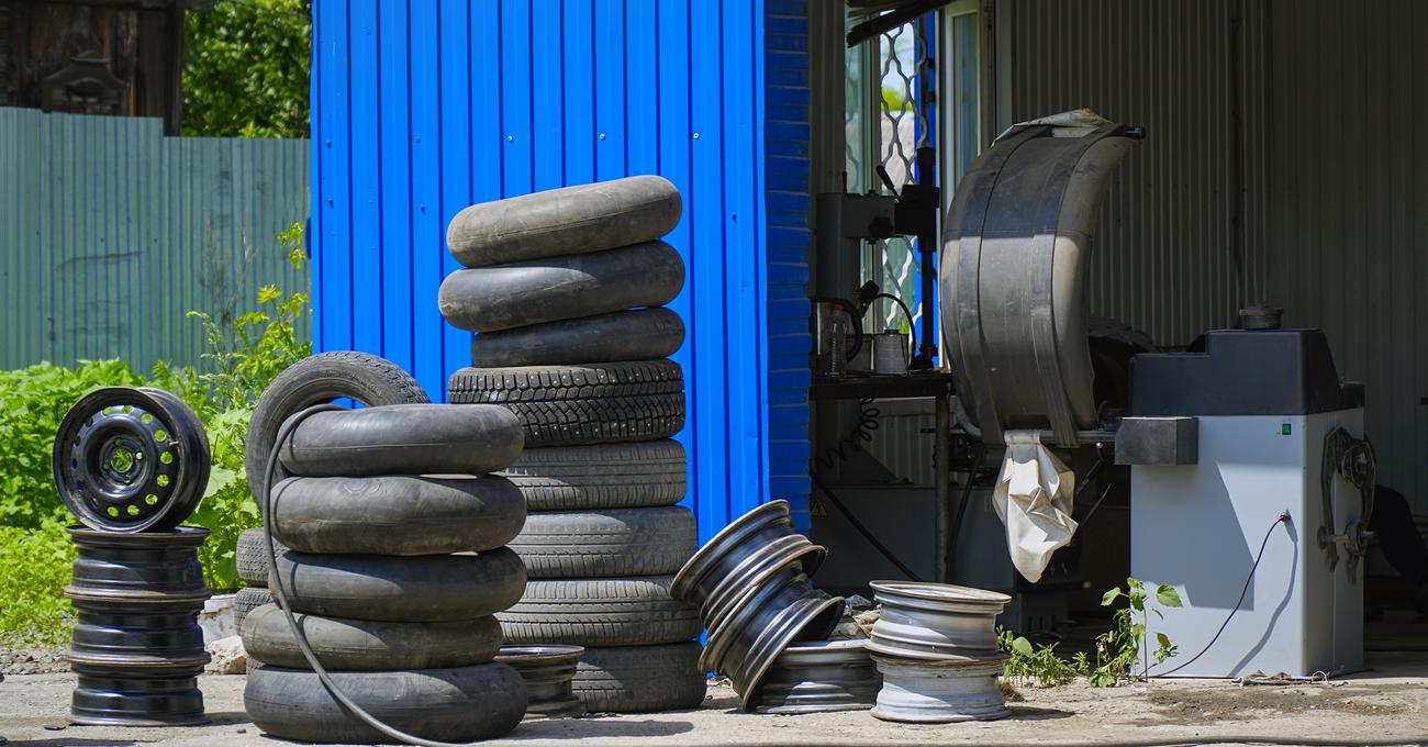 Do Car Tires Have Tubes? CarShtuff