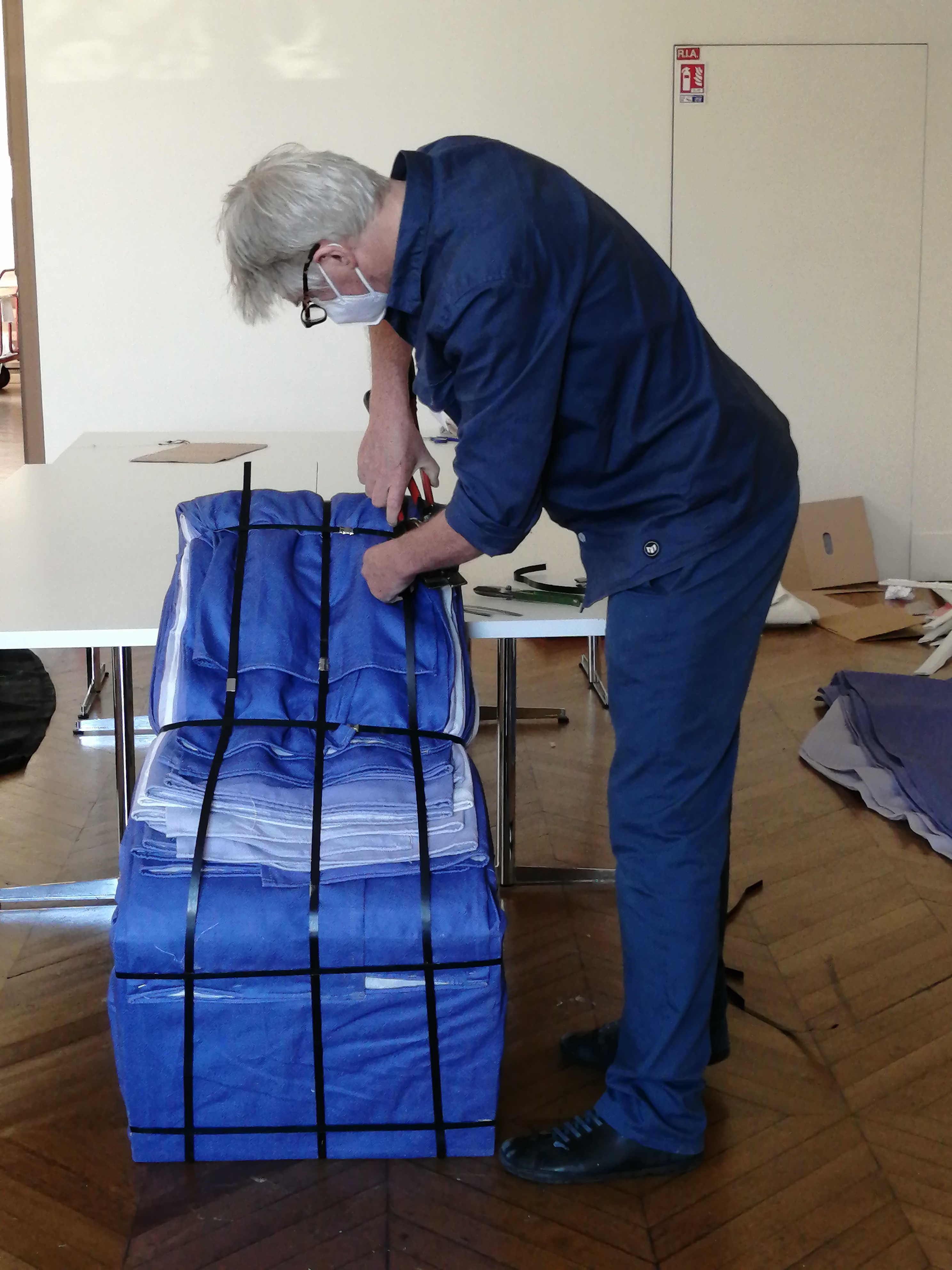 L'artiste néerlandais Tejo Remy, le culot entre deux chaises
