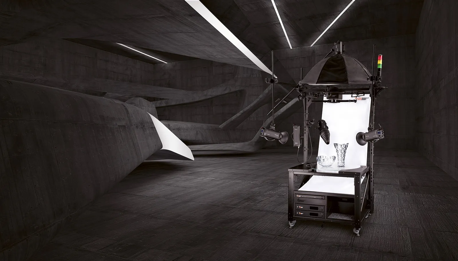 PhotoRobot’s Centerless Table with Optical Glass Plate