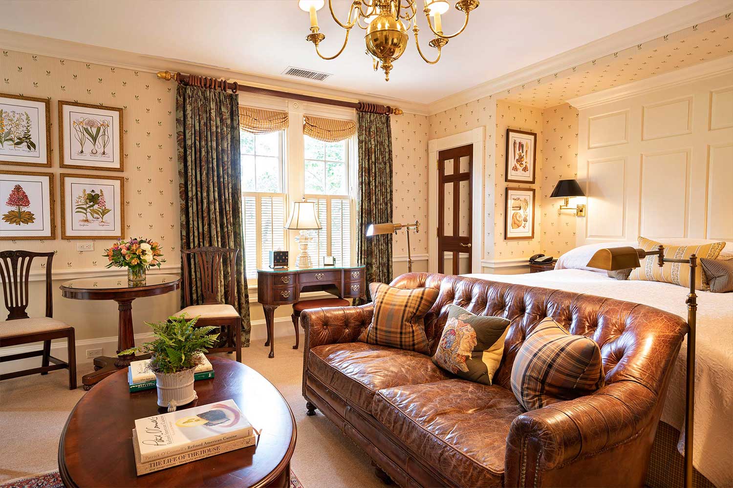 The sitting area in room 23.