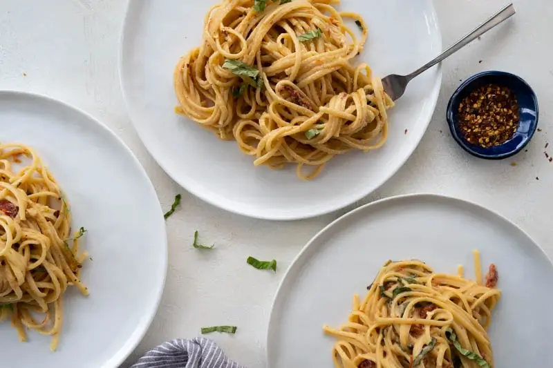 Creamy Garlic SunDried Tomato Pasta (Vegan)