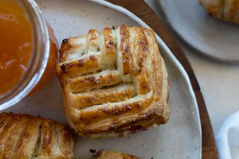 Easy Mixed Berry Hand Pie (with Puff Pastry)
