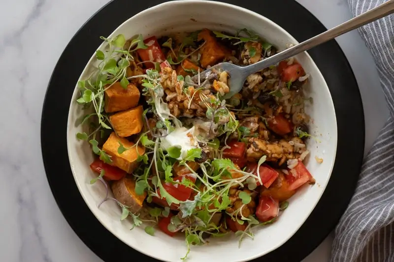 Seasoned Tempeh and Black Bean Burrito Bowls