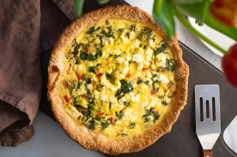 Spinach and Red Pepper Veggie Quiche
