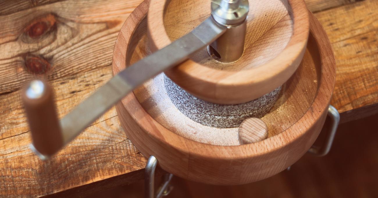 5 Best Manual Grain Mills For Freshly Ground Flour