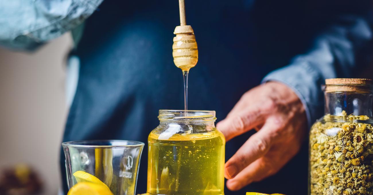 How to Dehydrate Honey to Make Honey Powder Build a Stash