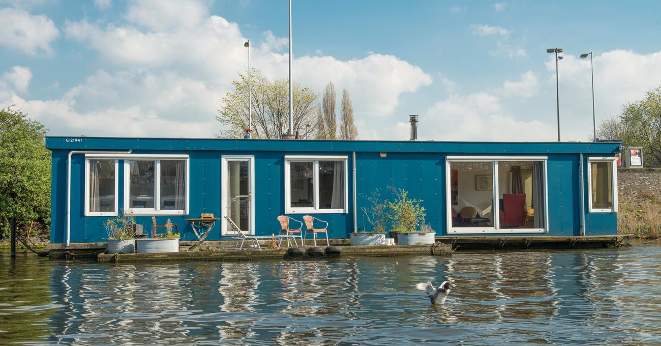 How Much Does A Houseboat Cost? LakeWizard