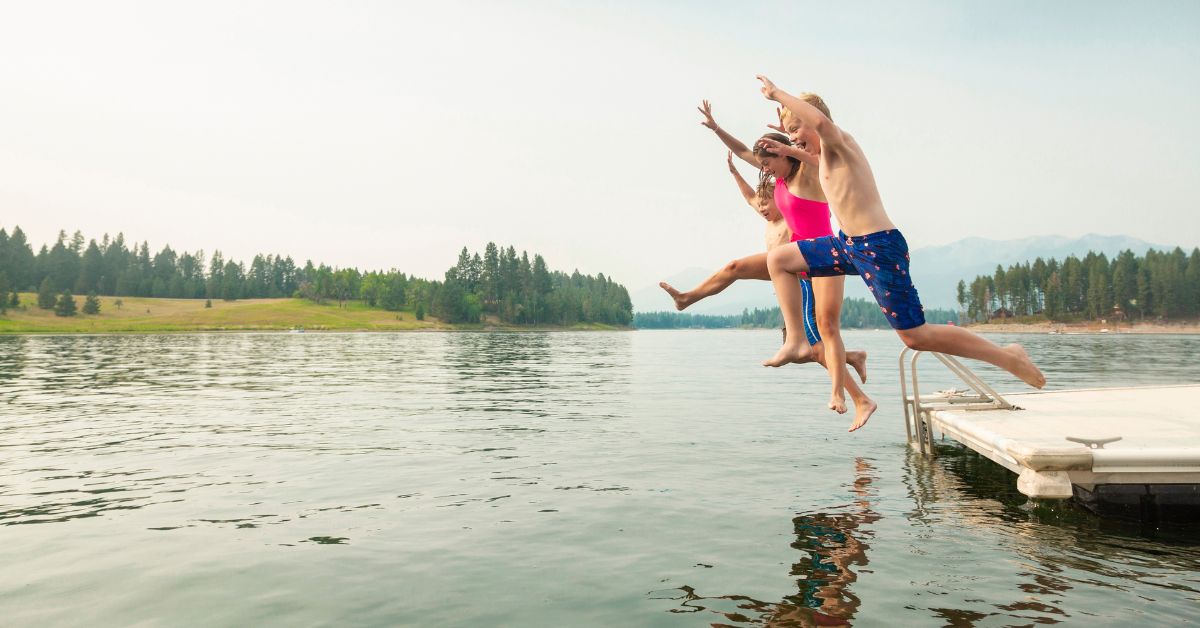 What's the Buzz About Family-Friendly Lake Boating Activities?