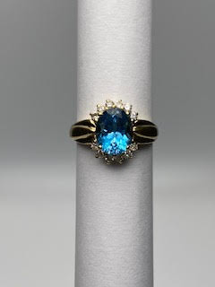 Gold Ring w/Blue Sapphire Oval cut stone & 12 accent stones