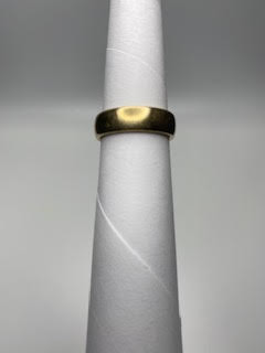 Woman's Gold Wedding Band