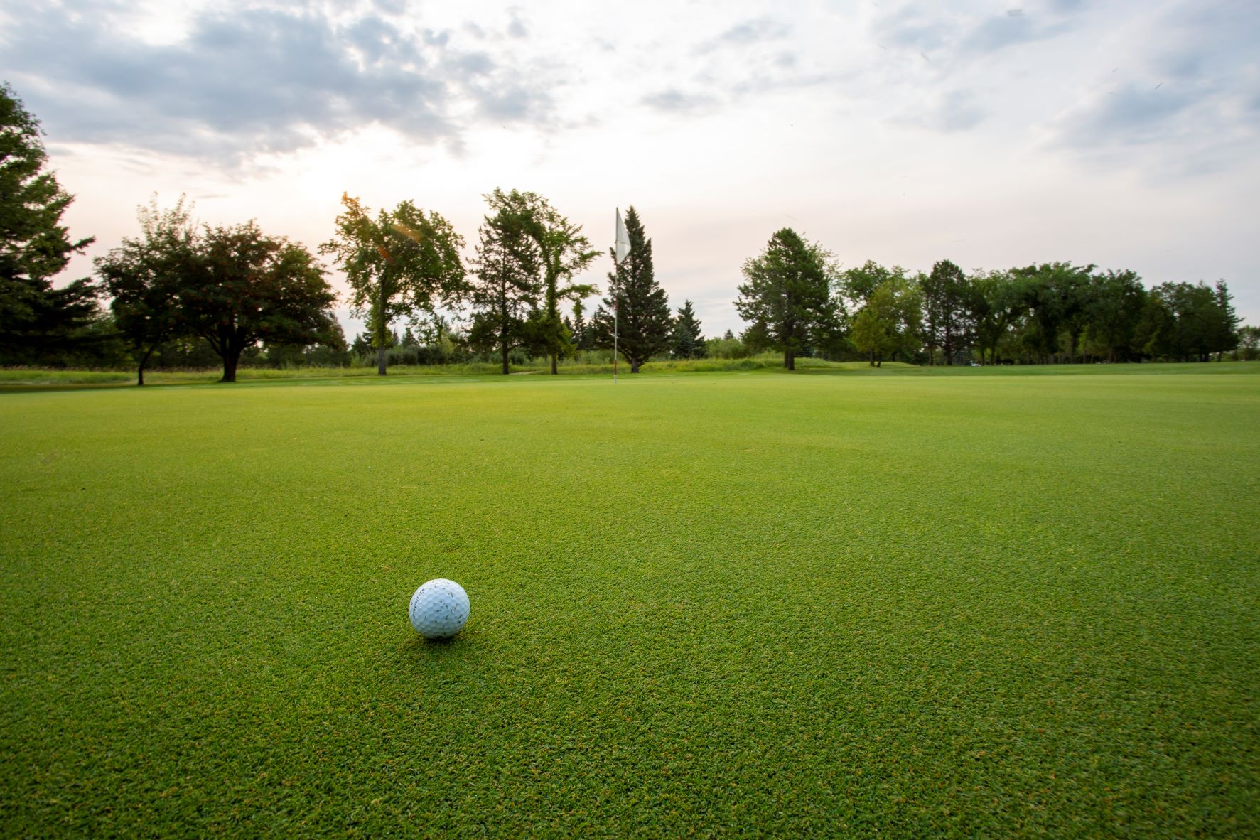 Image of Balmoral Golf Course on a beautiful summer day