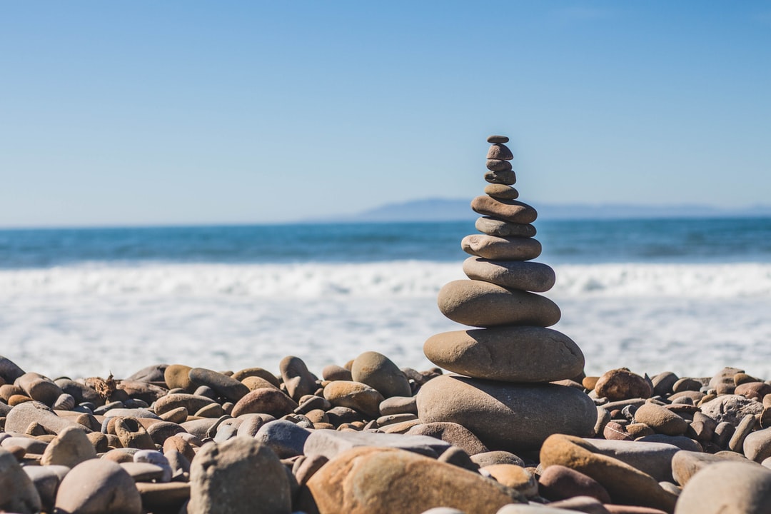 Balancing stone in front of an ocean