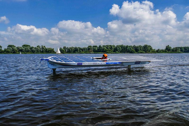 Flying Fish Design of hydrofoils for the TU Delft Solar Boat