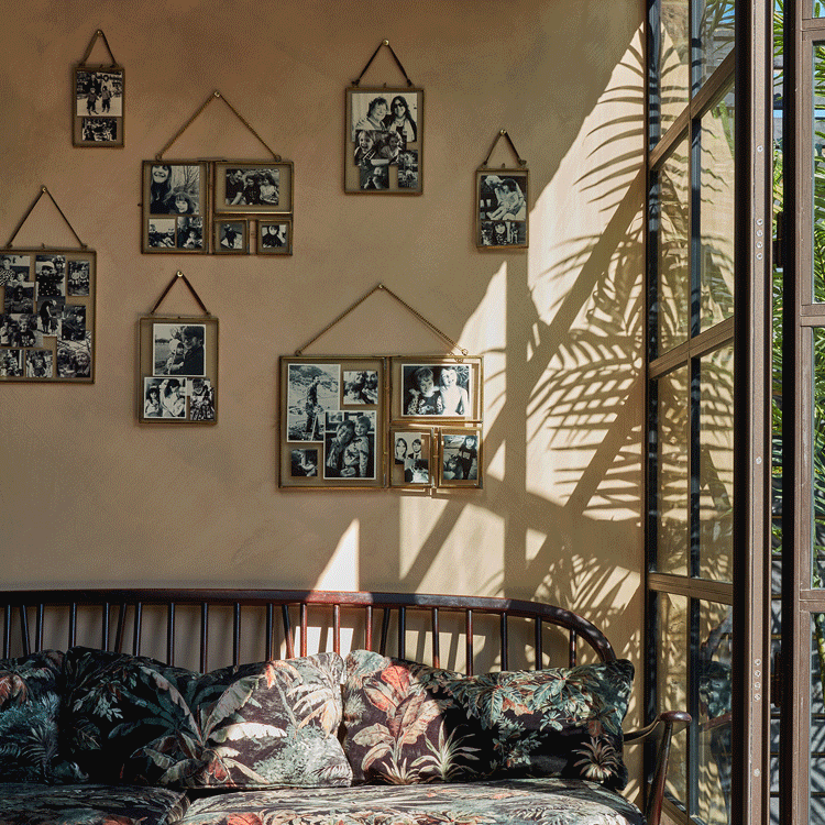 Picture Hanging & Artwork Installation Art of Hanging