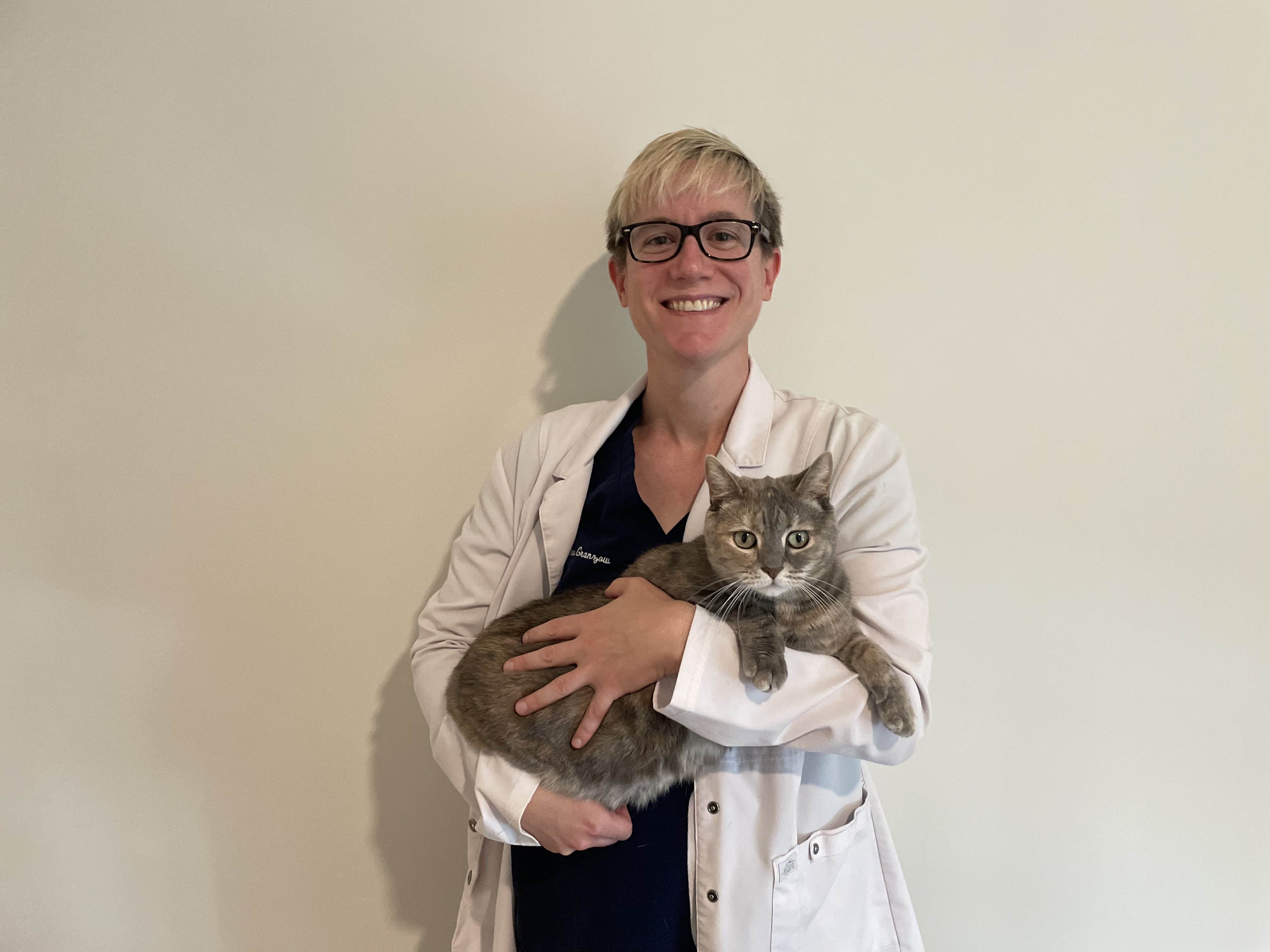 Dr. Elinor Granzow Kaka'ako Pet Hospital Associate Vet