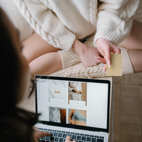Quel est le rôle des influenceurs dans la décision d’achat ?