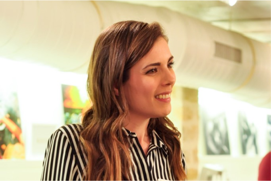 Un portait de l'influenceuse Céline lors d'un évent