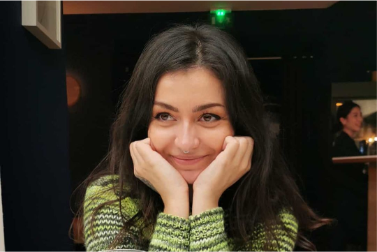 Un portait de l'influenceuse Claudia de No Diet Club