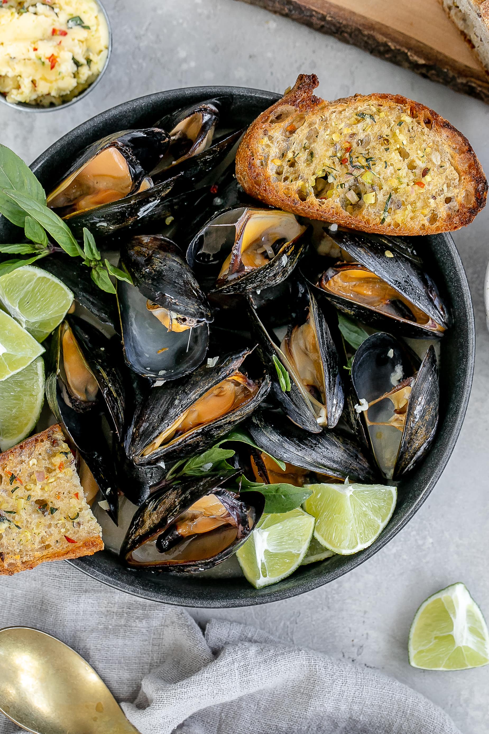 Mussels in Coconut Milk with Thai Garlic Bread