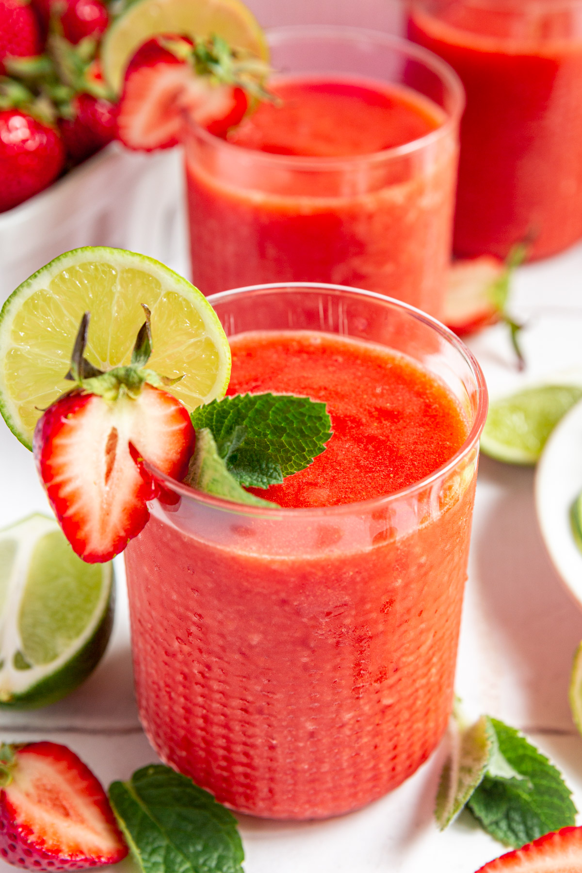 Strawberry Daiquiri Mocktail (Easy & Healthy)