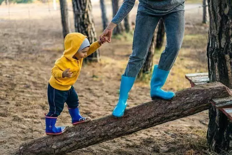 A KID PLAYING WITH THE MOTHER